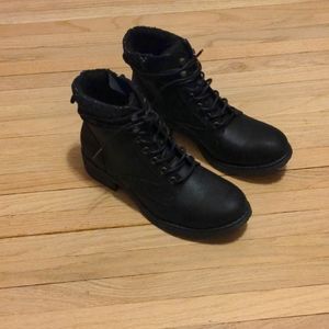 Black fabric boots size 9 by boc